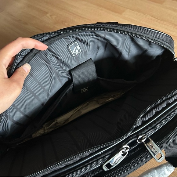 NWT Kenneth Cole Reaction Keystone Checkpoint-Friendly Laptop Portfolio Bag - Picture 7 of 12